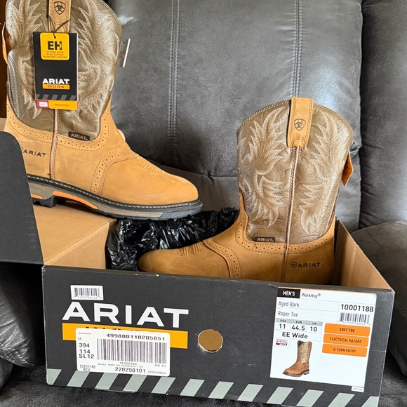Ariat Black Work Boot Shoe Box with Orange Logo Accents - Picture 2 of 3